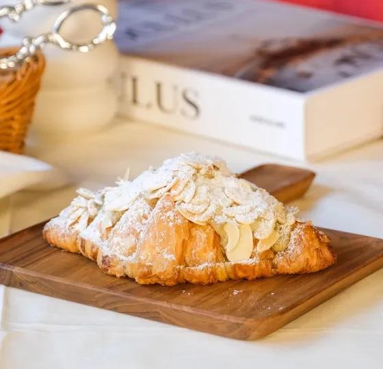 Almond Croissant 
